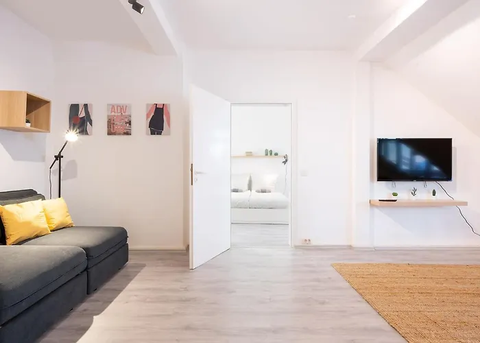 2 Bedroom Top Floor Apartment Direct On Marienplatz